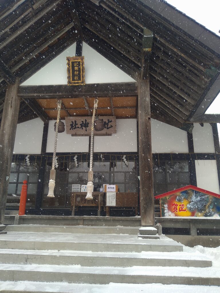 虻田神社正殿