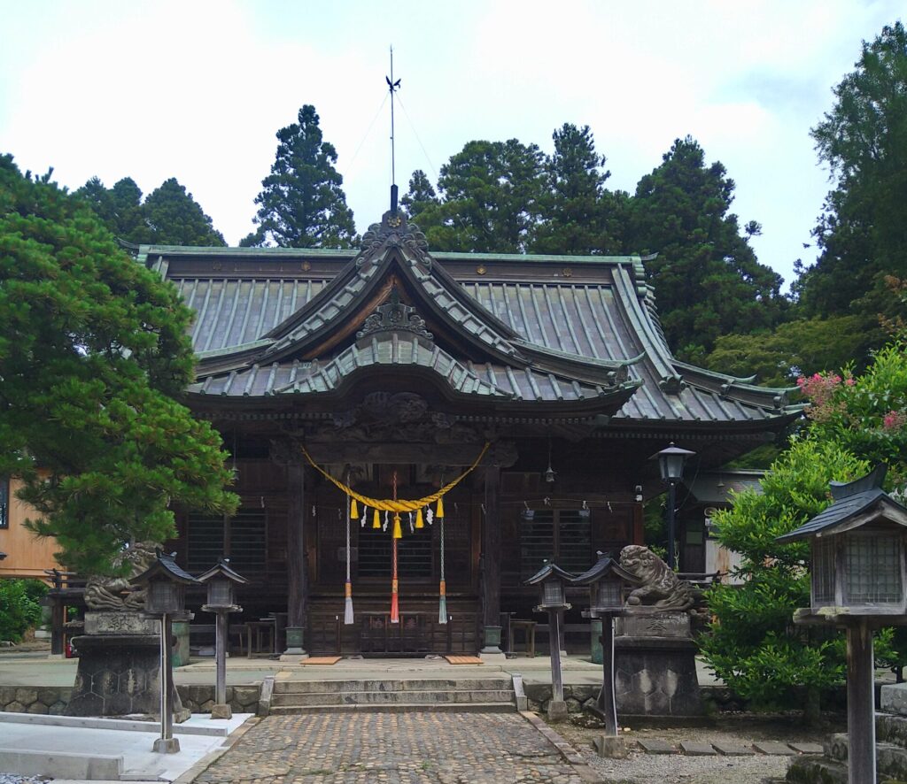 相馬小高神社本殿と狛犬