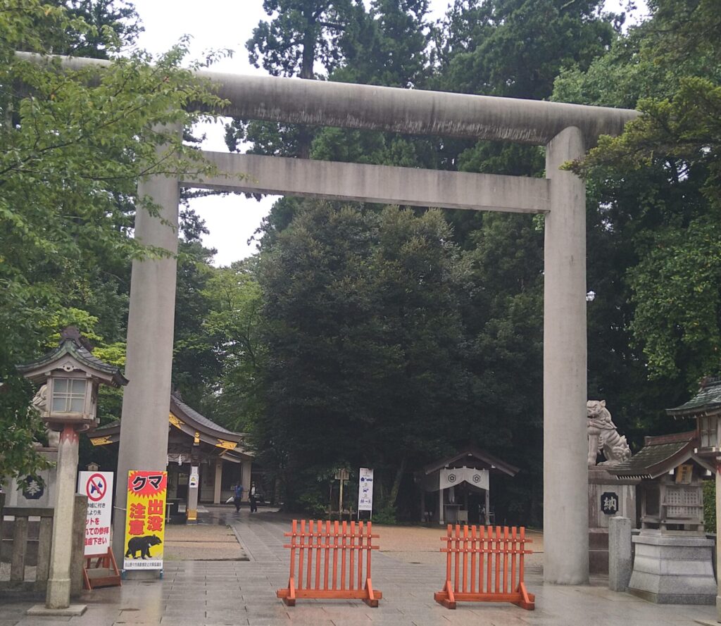 白山比咩神社鳥居