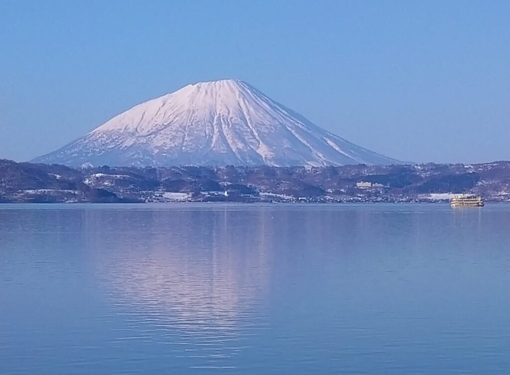 洞爺湖からの羊蹄山